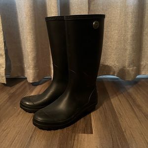 Ugg boots size 8W rain/ snow